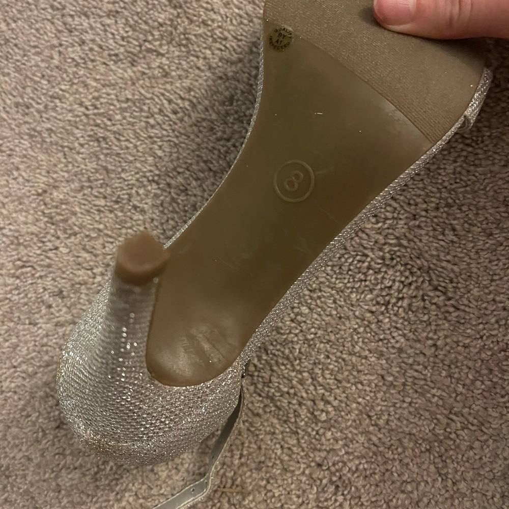 Silver heels - Picture 3 of 3